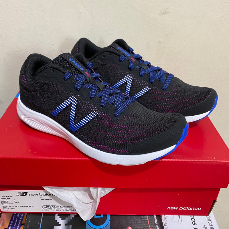 Sepatu running hotsell new balance original