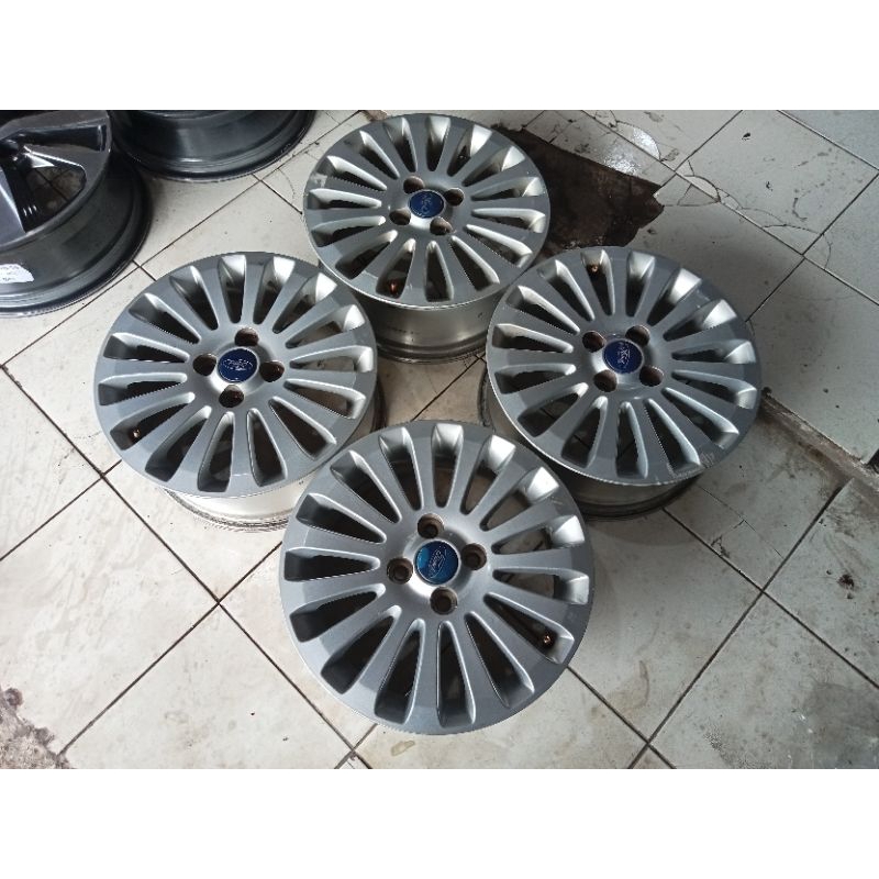 Jual Velg oem Ford fiesta Ring 15 lebar 6 et 45 pcd 4x100 warna silver ...