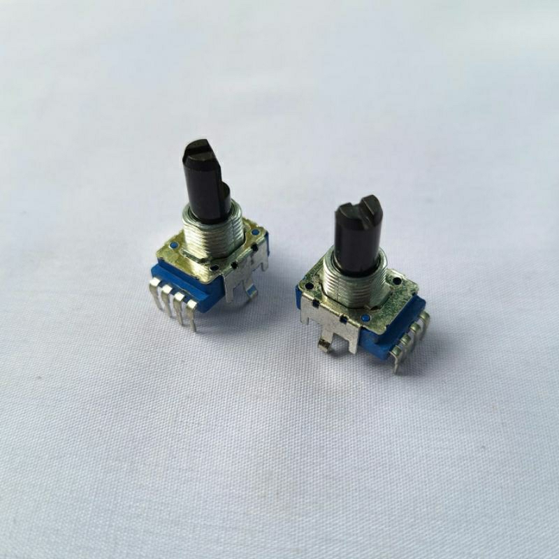 Potentiometer 10K Pitch Wheel Für KORG PA500/600/700/800/900 – Glattes 4-poliges Design, Präzise Tonhöhensteuerung, Robustes Metall-Kunststoff-Gehäuse