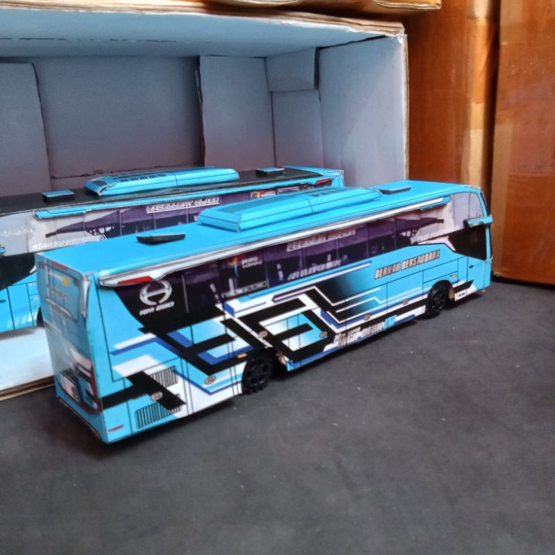 Jual Miniatur bis BERKAH BERSAUDARA JET BUS 5 AR RASYID Skala 1/50 ...
