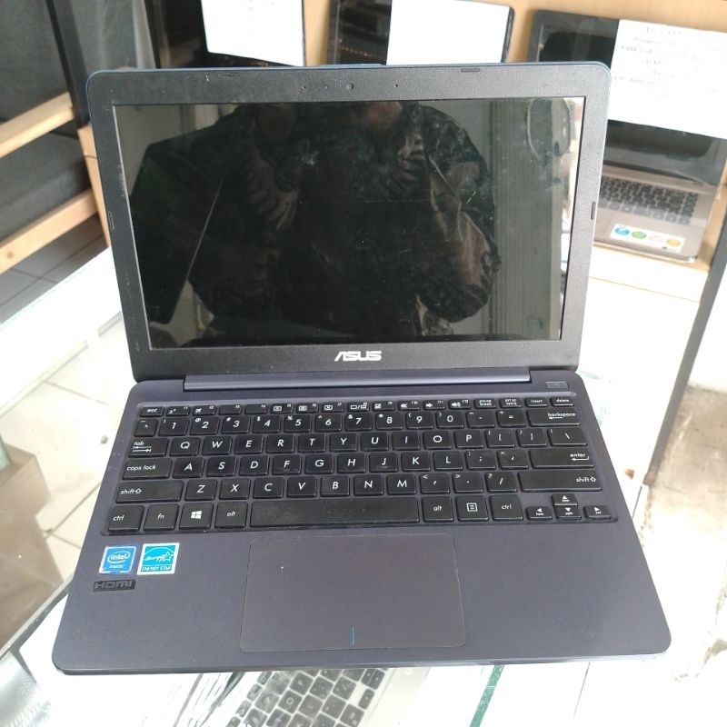 Jual Second LAPTOP ASUS E203m Intel Celeron N4000 Ram 2Gb Hdd 500Gb ...