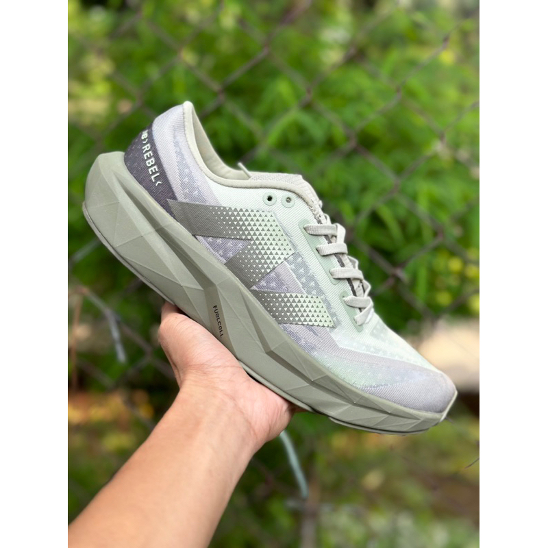 Silver New Balance 915 New Balance Junior 530 Lace Up Trainers