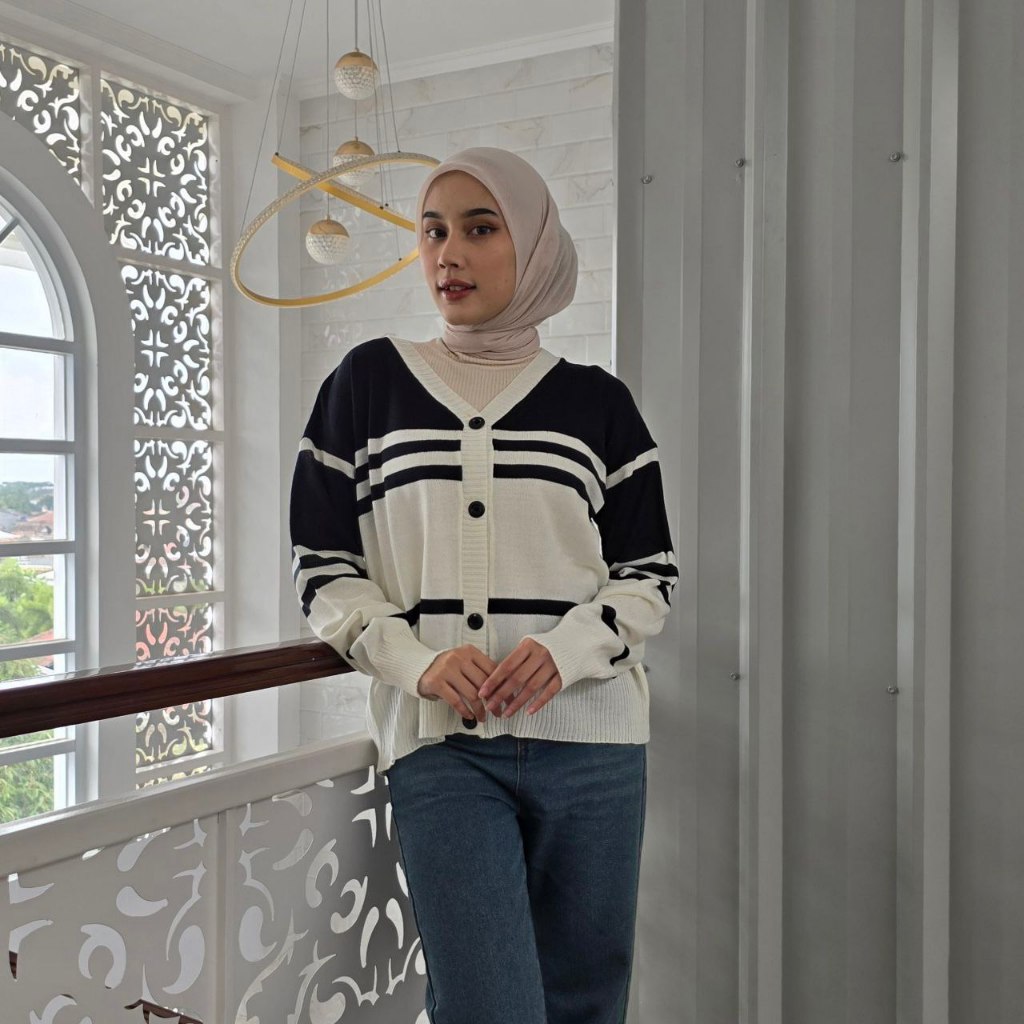 Jual CARDIGAN RAJUT KANCING/ BLACK&WHITE OUTHER | Shopee Indonesia