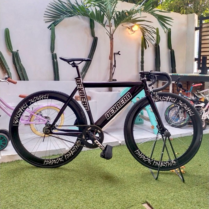 Aero fixed gear pink bike