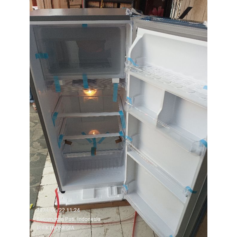 Jual POLYTRON PRB 186B/R Kulkas 1 Pintu Metallic Kapasitas 180 Liter ...