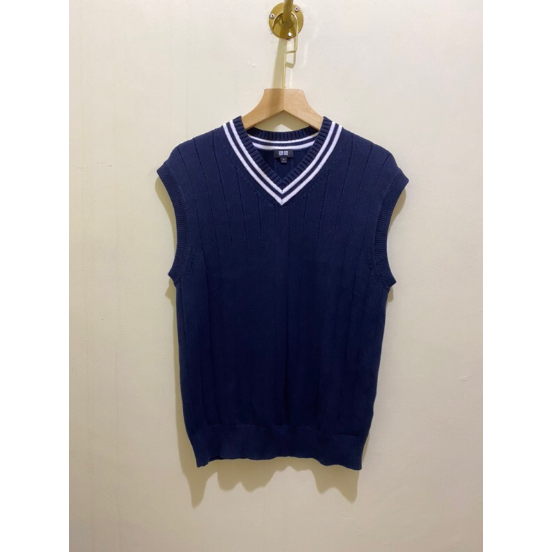 Jual Vest Uniqlo rajut Academia navy unisex kutub like new | Shopee ...