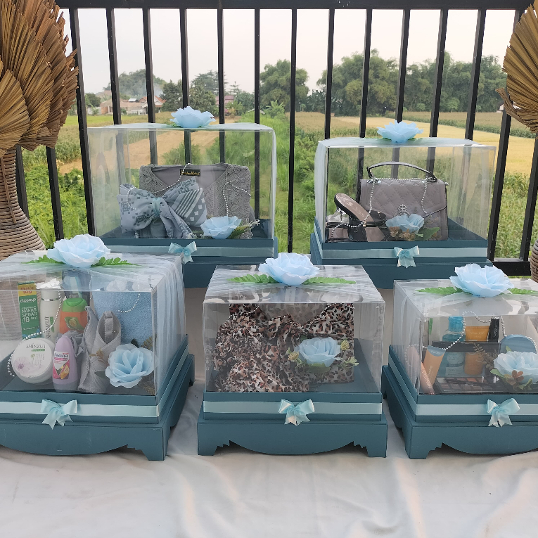 Jual BOX SESERAHAN ISI 5 BUNGA RANGKAI/ BOX HANTARAN PANGGUNG | Shopee ...