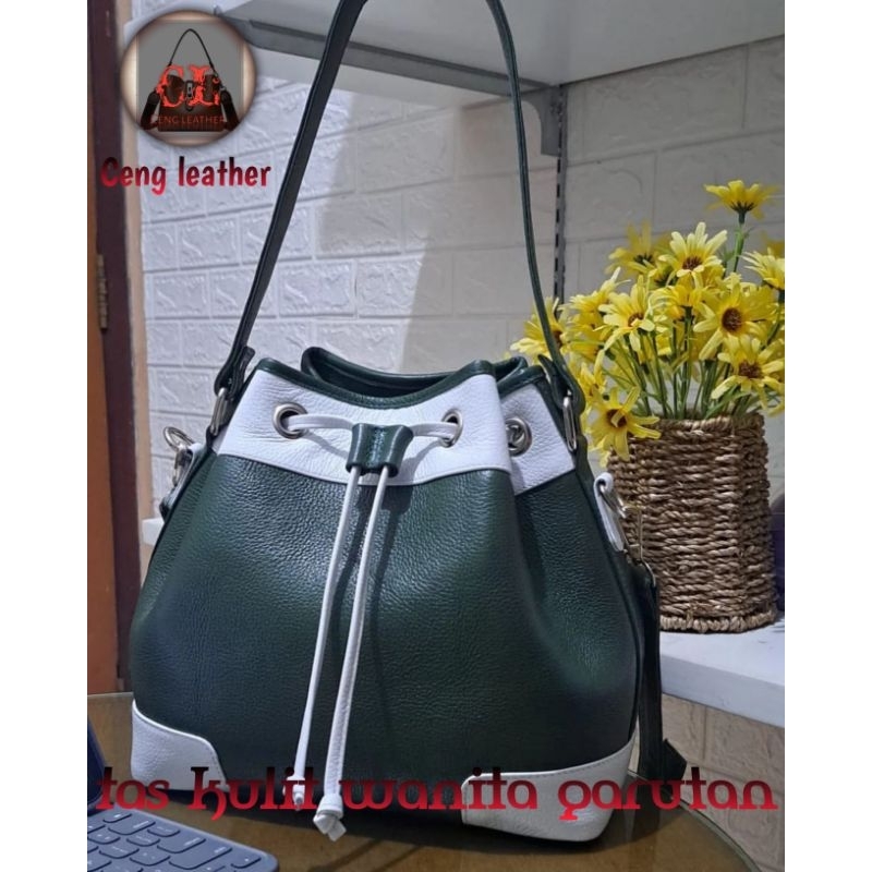 Jual tas selempang, tas kulit selempang cewe,Ceng leather. | Shopee