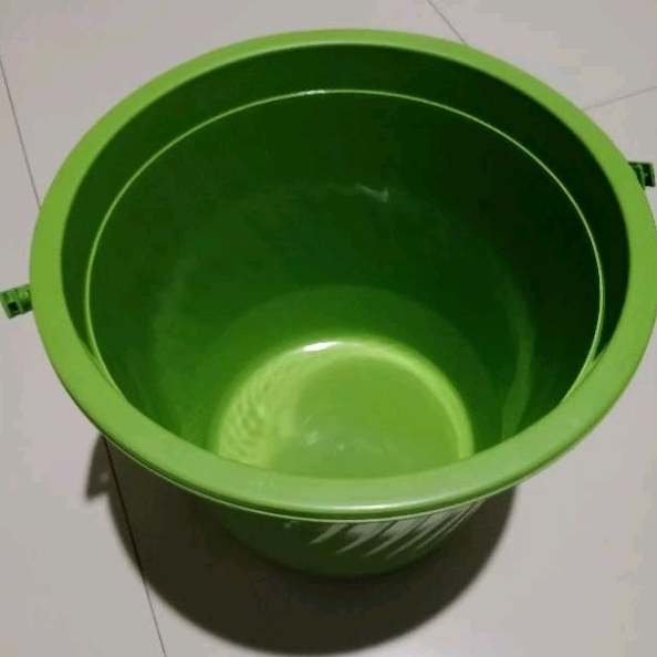 Jual EMBER / TIMBO / TIMBA GALON 16 LITER + TUTUP + HANDLE | Shopee ...