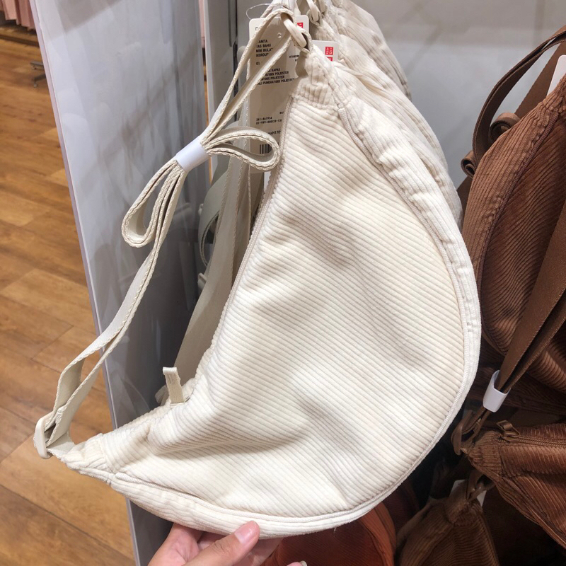 Jual Uniqlo waist bag // uniqlo corduroy bag // tas bahu korduroi Shopee Indonesia