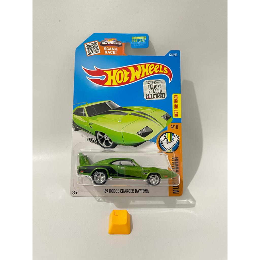 2016 HOT popular WHEELS SUPER TREASURE HUNT '69 DODGE CHARGER DAYTONA