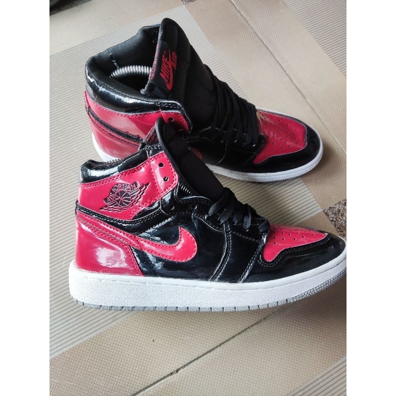 glossy jordan 1