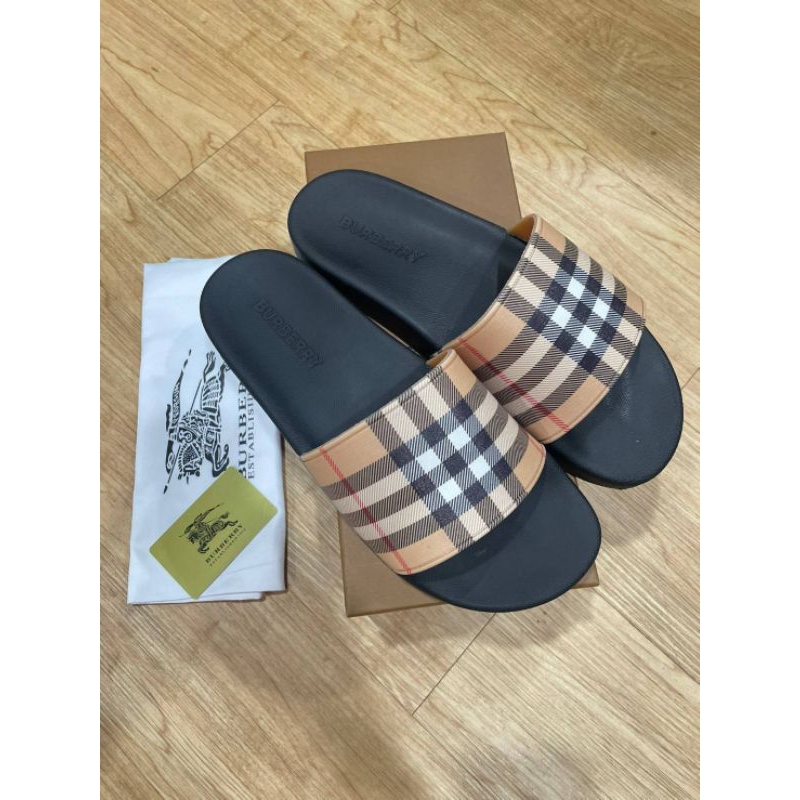 Sandal burberry store