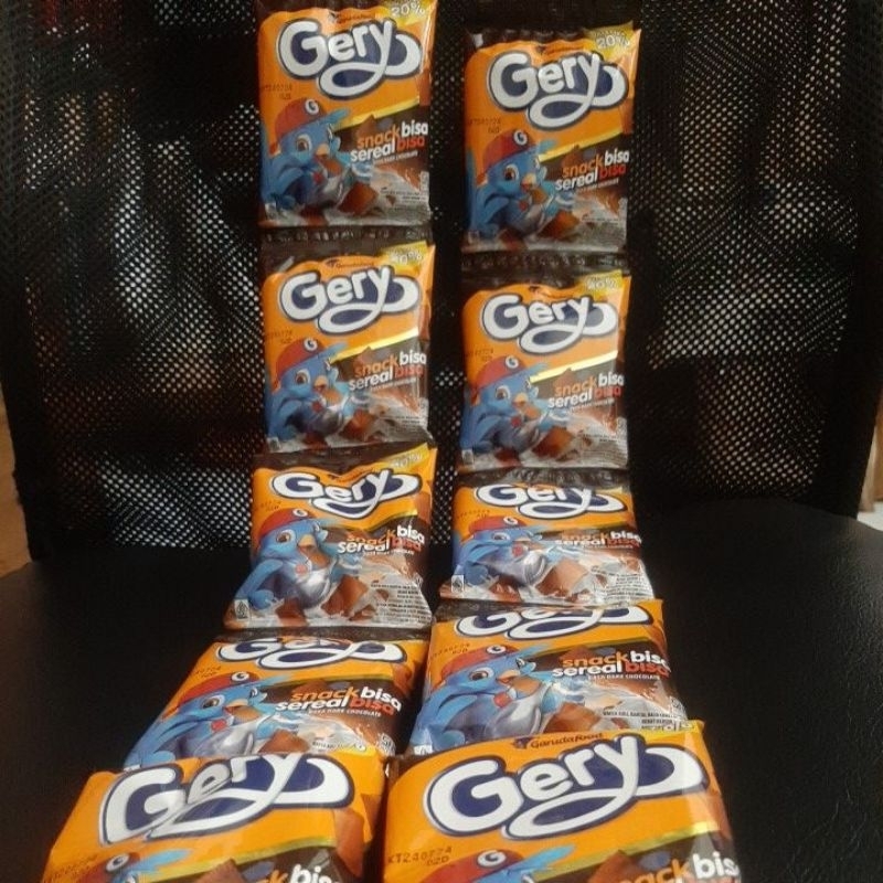 Jual Gery Wafer Roll Bantal 1 Renceng Isi 10pcs @11g+2,2g Snack Sereal ...