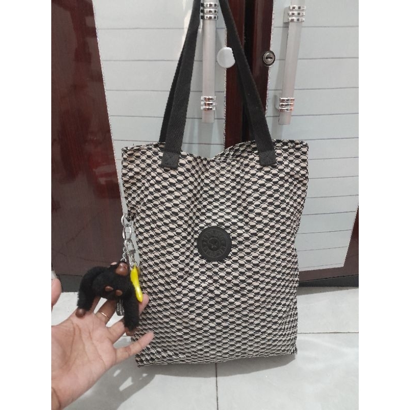 Jual totebag KIPLING Original lengkap nomor seri , mainan lengkap nama
