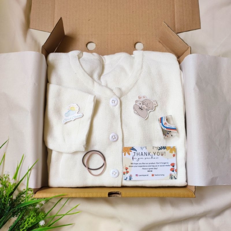 Jual HAMPERS CARDIGAN RAJUT / KADO ULANG TAHUN / KADO WISUDA / KADO ...
