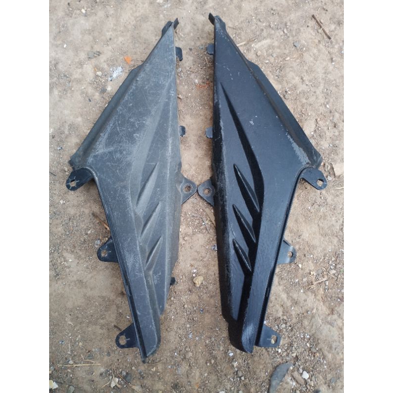 Jual cover sambungan body tutup aki Honda Megapro monoshock bekas pakai