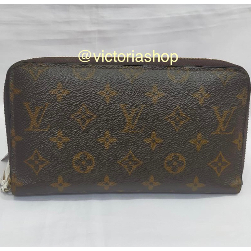 Jual Tas Louis Vuitton Damier District Second Original Preloved Authentic LV  Bekas Branded, Olshop Fashion, Olshop Wanita di Carousell