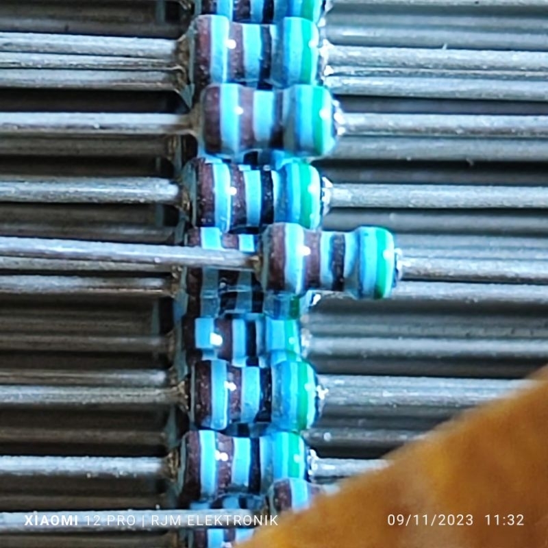 Jual 100 pcs Resistor 5k6 1/8 watt 1% | Shopee Indonesia
