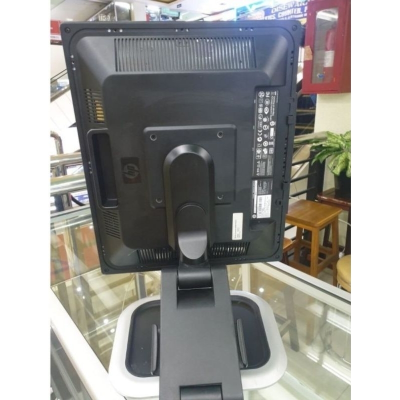 Jual MONITOR LCD 19IN KOTAK SQUARE MODEL BISA PUTAR KONDISI LIKE NEW ...