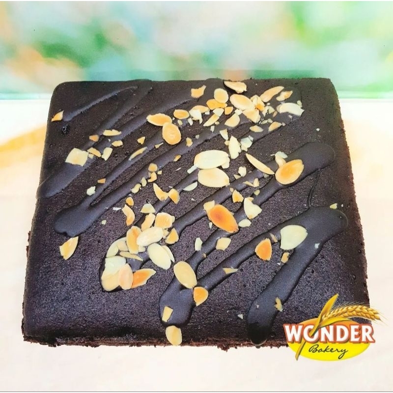 Jual Brownies Kukus Toping Almond/ Messes atau Brownis Panggang Ukuran