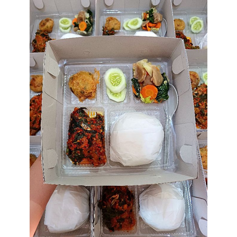 Rica-Rica Ikan Baung yang siap disajikan dengan nasi putih