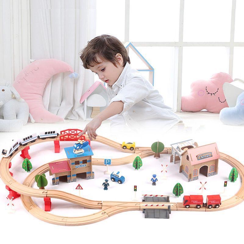Kids Kingdom 88 pcs (BATERAI) Electric Train Diorama Wooden Track Set  Mainan trek Kereta Api elektrik dengan jalur kayu Pretend Play mainan 