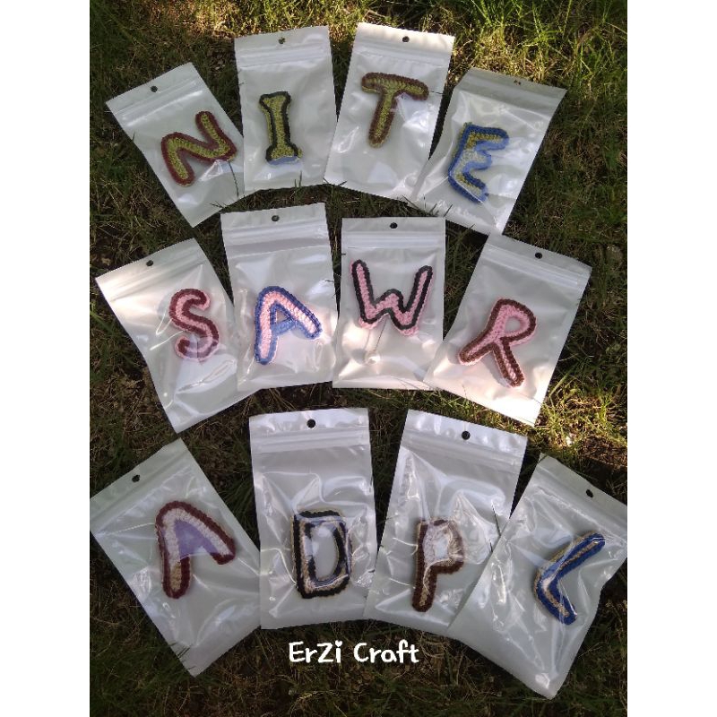Jual Crochet alphabet letters brosch and keychain Bros dan ganci huruf ...
