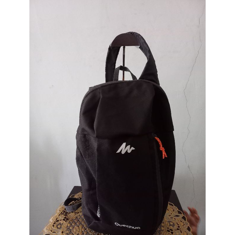 Jual tas ransel brand Quechua warna hitam untuk olahraga futsal, tas ...