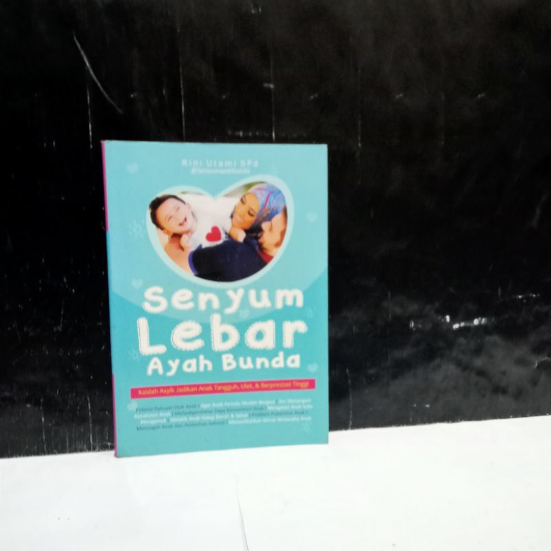 Jual Buku Senyum Lebar Ayah Bunda - Rini Utami Spd | Shopee Indonesia