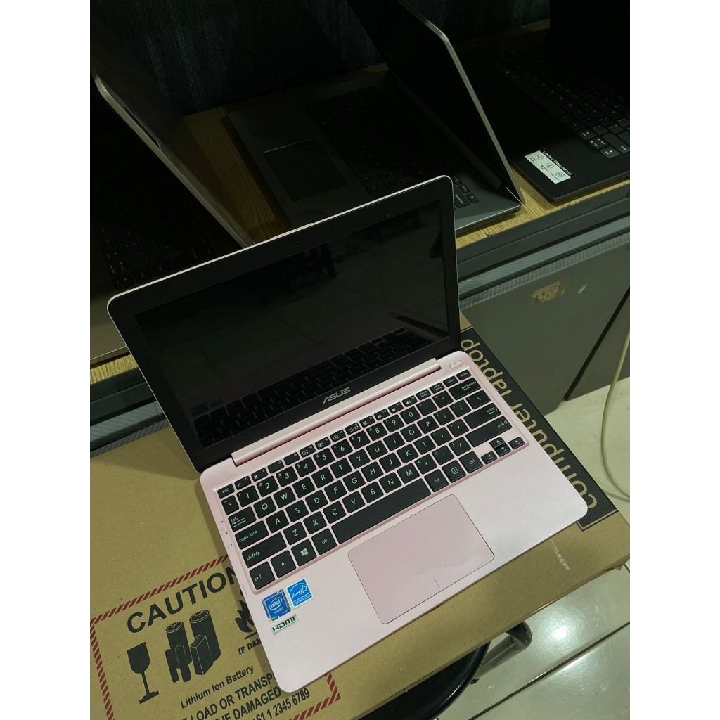 Jual Notebook Asus E203MAH, Celeron-N4000, Ram 2, Pink | Shopee Indonesia