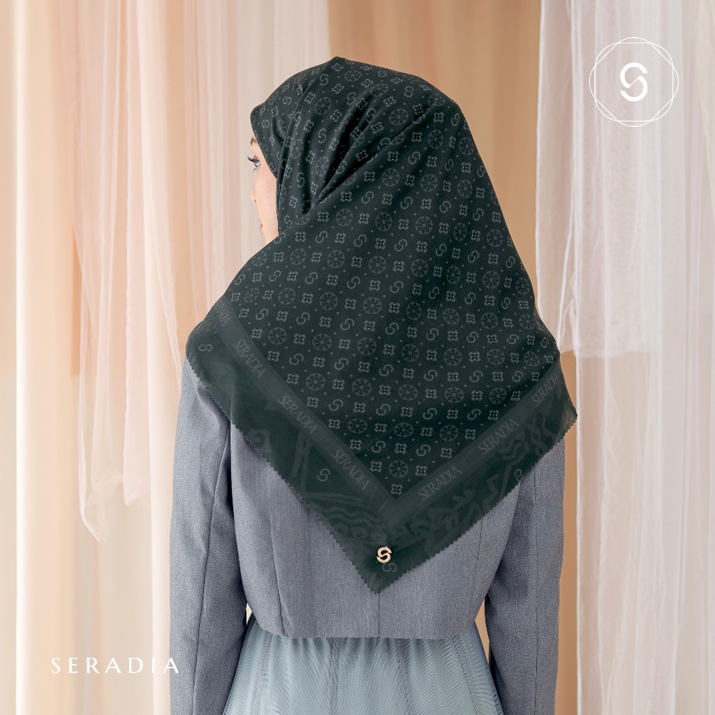 Seradia Hijab Segi Empat Monogram 2.0 115 X 115 CM