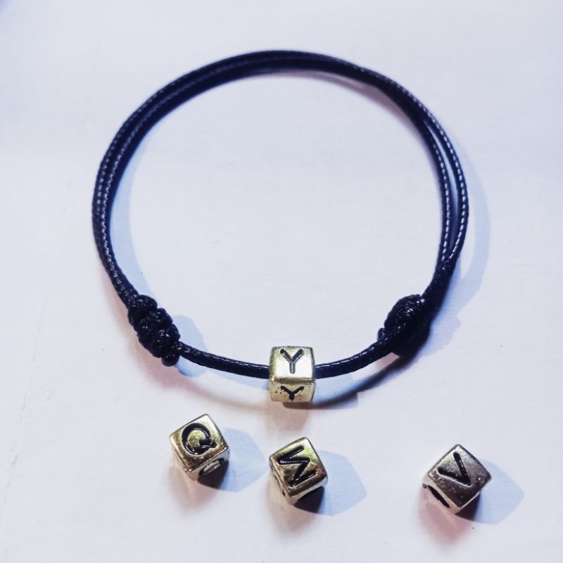 Jual Gelang Tali Inisial Warna Emas - Gelang Viral | Shopee Indonesia