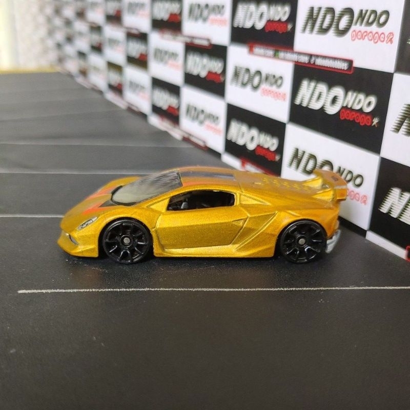 Hot athese wheels lamborghini sesto elemento gold