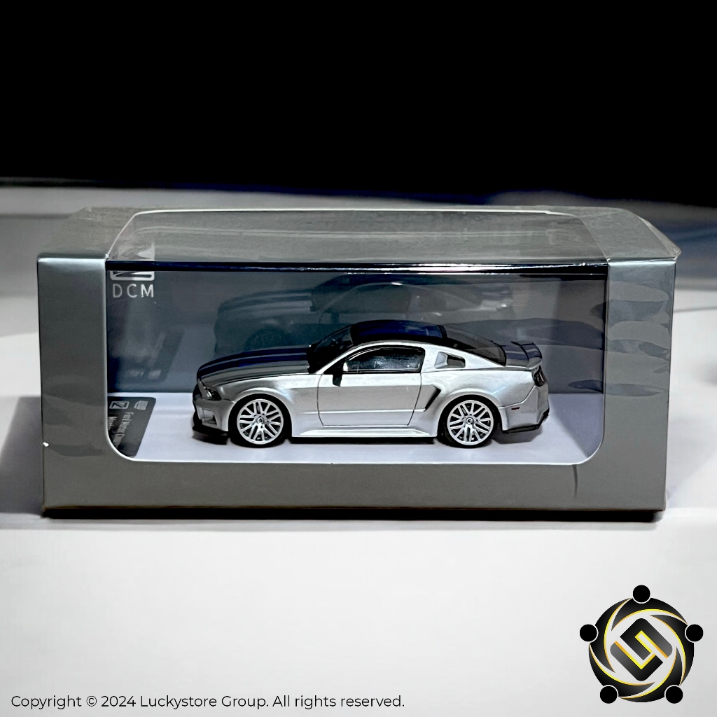 Précommande Mini GT Ford Mustang Dark Horse 2024 – Modèle 1/64 Gris Carbone Volant à Droite