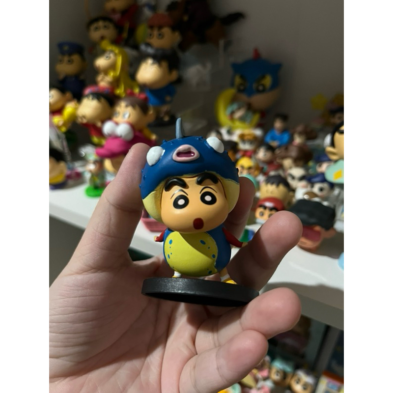 Jual figure crayon shinchan fish with ball | Shopee Indonesia