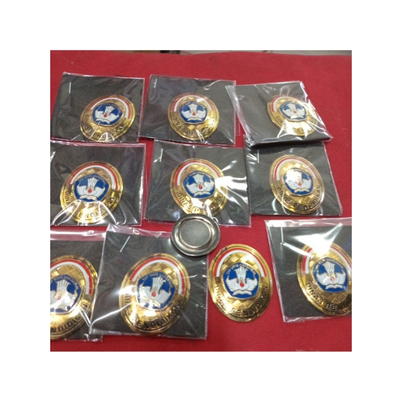 Jual pin TUT WURI HANDAYANI.dinas pendidikan | Shopee Indonesia