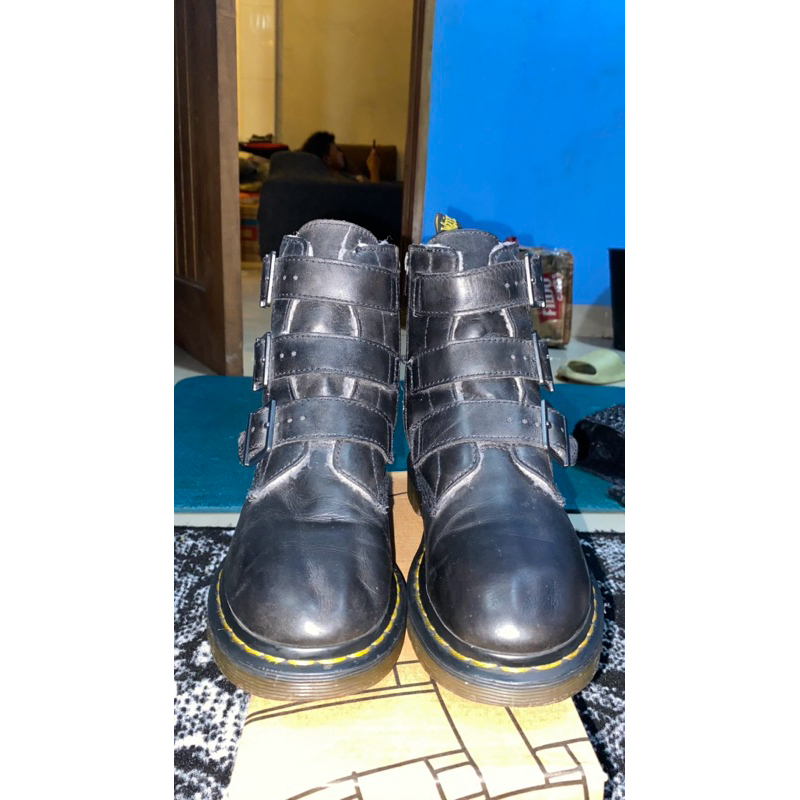Dr martens billie buckle boot deals