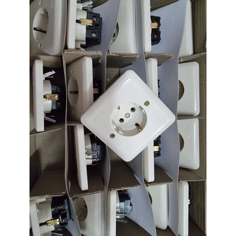 Jual Stopkontak inbow Broco 5511U/ Socket outlet Inbow Broco New Gee ...