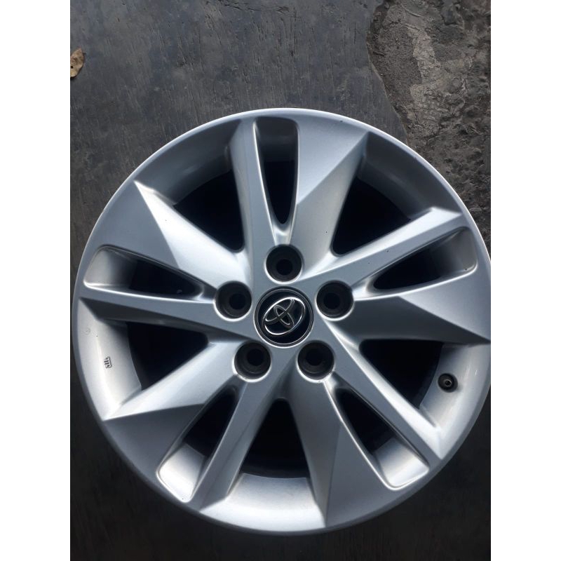 Jual velg ori innova reborn r16 pvd 5x114 kondisi utuh | Shopee Indonesia