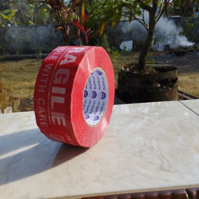 Jual Lakban Fragile Merah / Putih Pluto Tape 48 MM x 300 Yard | Shopee ...