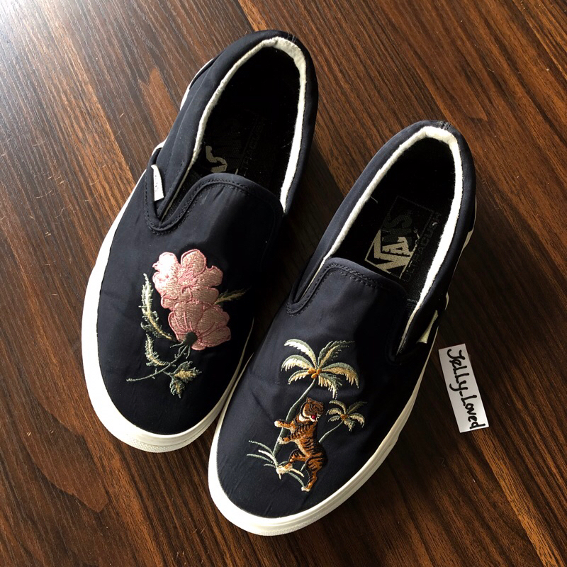 Vans slip on sukajan top