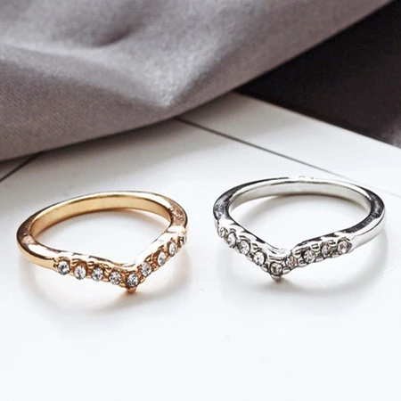 Cincin Berlian Bentuk V 