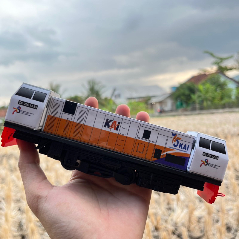 Jual Miniatur Kereta Api Lokomotif Cc206 Livery Hut Kai 78 Mesin Bisa