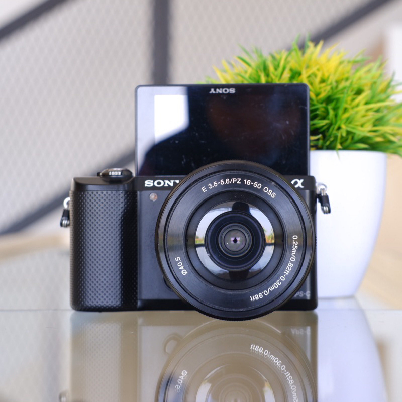 Jual KAMERA MIRRORLESS SONY A5000 + Kit Garansi dengan Kondisi Terbaik