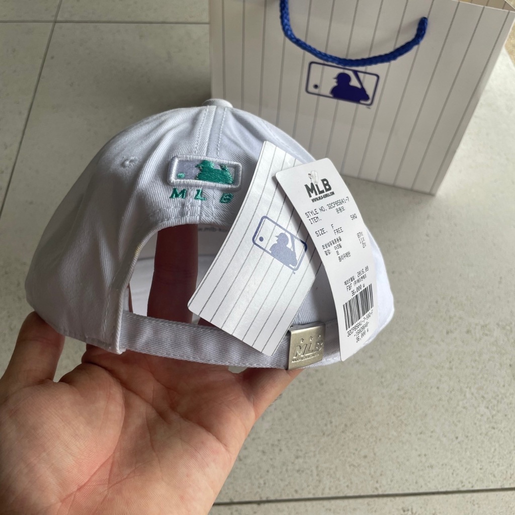 Jual TOPI BASEBALL MLB LA UNIVERSE ORIGINAL WHITE CAPS | Shopee Indonesia