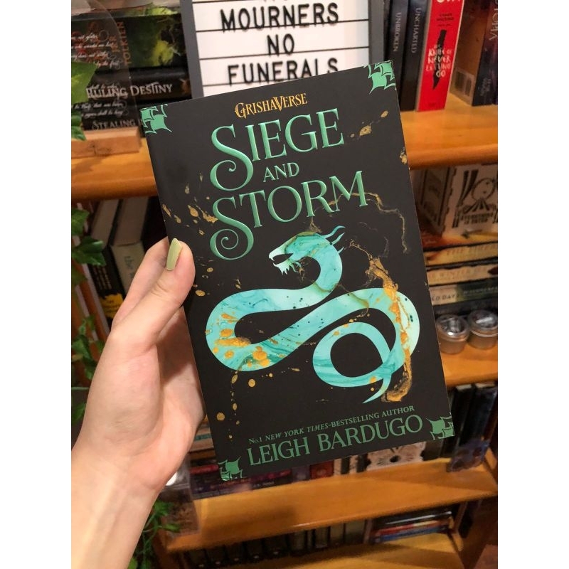 Jual Siege and Storm by Leigh Bardugo (Shadow and Bone 2) | Shopee ...