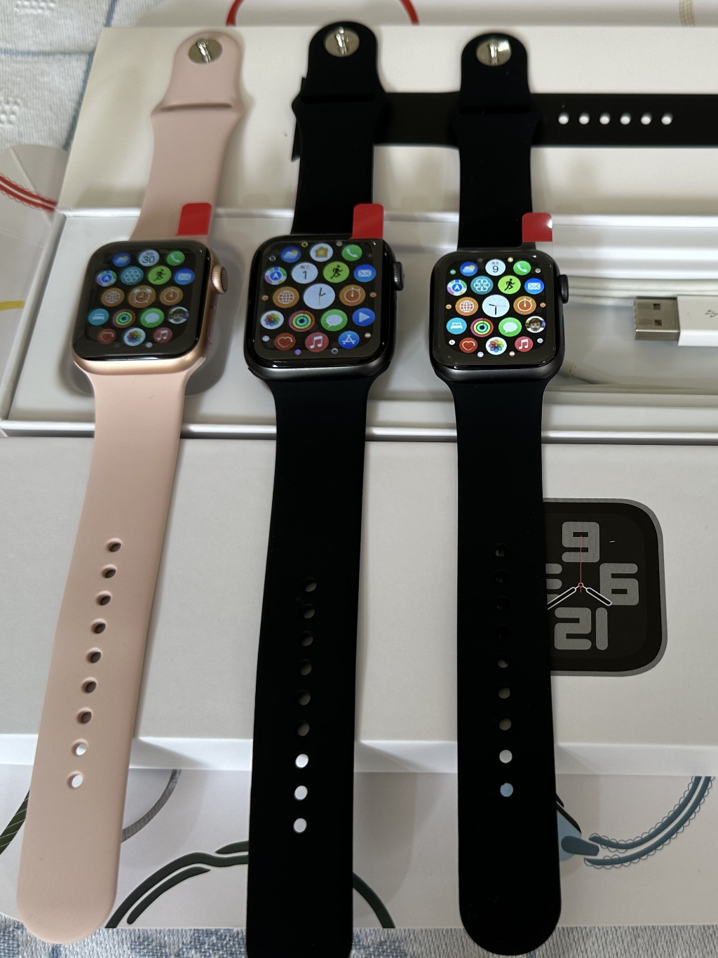 Apple Watch 4/iwatch Seri 4 40MM 44MM Second FULLSET LIKE NEW Original 100%  Bergaransi ex internasional 【お得】　Apple Watch series4 本体 40㎜　オマケ有り