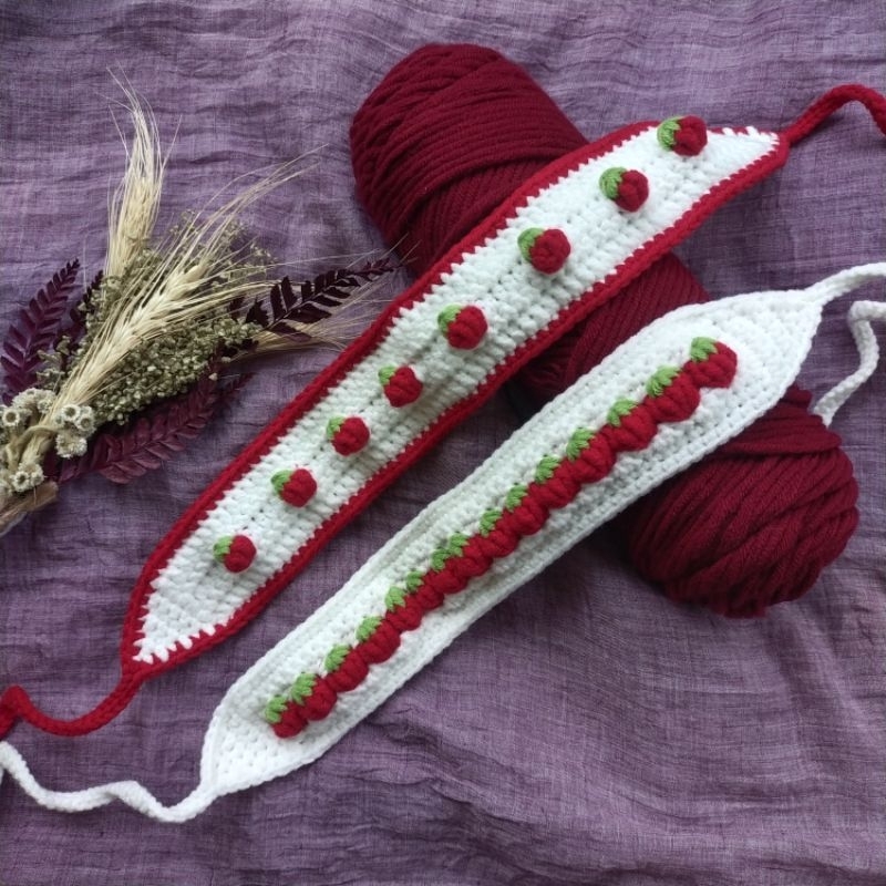 Jual strawberry headband crochet | bandana rajut strawberry | bando ...