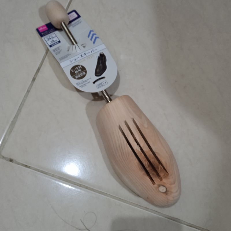Jual Daiso penahan sepatu cowo shoe tree 1 pc TC 0826 Shopee Indonesia